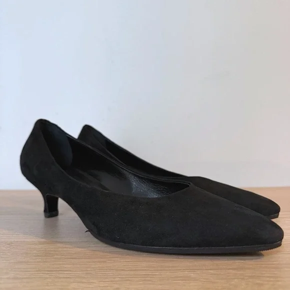 $895 NWOT CO Made in Italy Black Suede Pointed Toe Kitten Heel Pumps Size 39.5